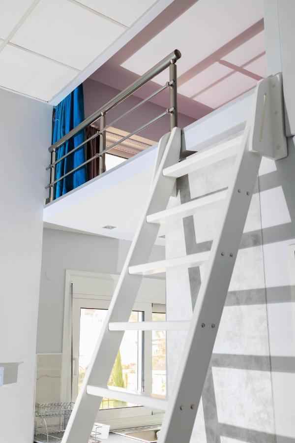 Electra Modern Apartment With Cozy Garden كاندية المظهر الخارجي الصورة