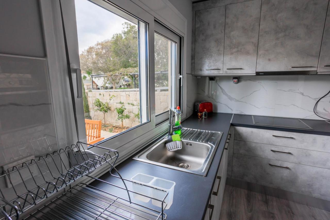 Electra Modern Apartment With Cozy Garden كاندية المظهر الخارجي الصورة